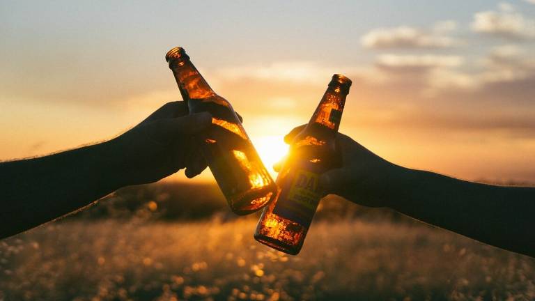 Rimini, vende birra a un ubriaco molesto: commessa finisce nei guai Rimini, vende birra a un ubriaco molesto: commessa finisce nei guai