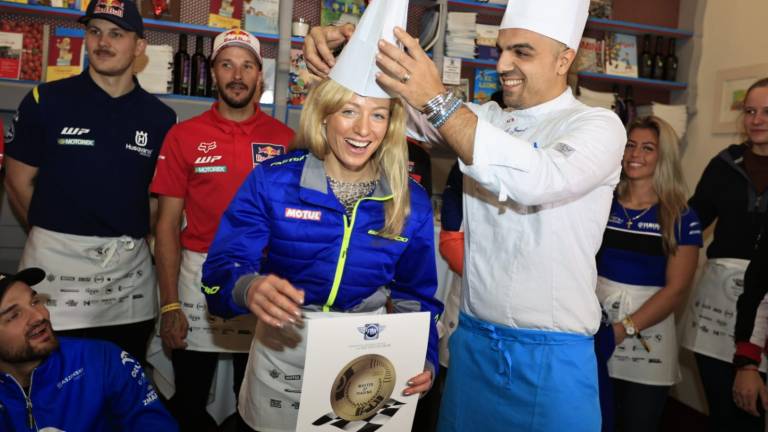 Motociclismo, la campionessa di trial vince la disfida della piadina a Rimini - Gallery Motociclismo, la campionessa di trial vince la disfida della piadina a Rimini - Gallery