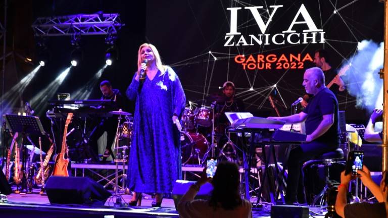 La Festa del Liscio riempie piazza Saffi. Dopo Iva Zanicchi arriva Morgan FOTO La Festa del Liscio riempie piazza Saffi. Dopo Iva Zanicchi arriva Morgan FOTO