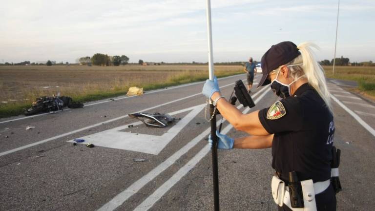 Scontro tra auto e moto, incidente mortale a Lugo Scontro tra auto e moto, incidente mortale a Lugo