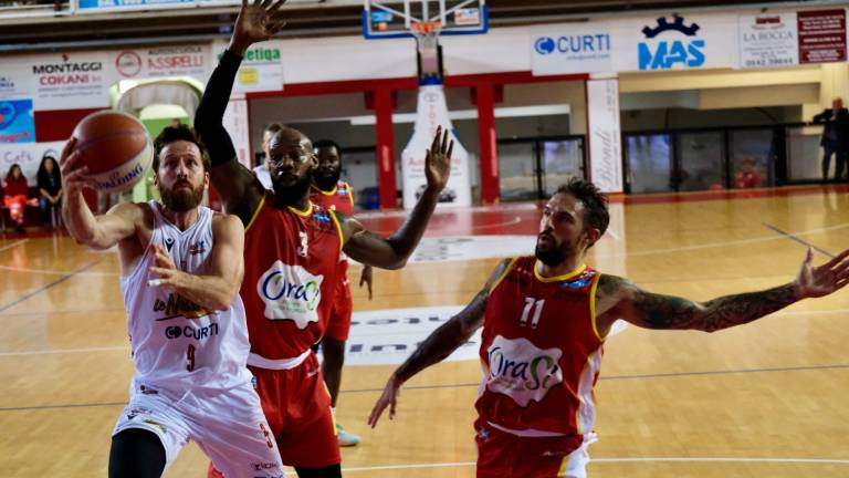 Basket, OraSì: da lunedì 16 ripartono gli abbonamenti Basket, OraSì: da lunedì 16 ripartono gli abbonamenti