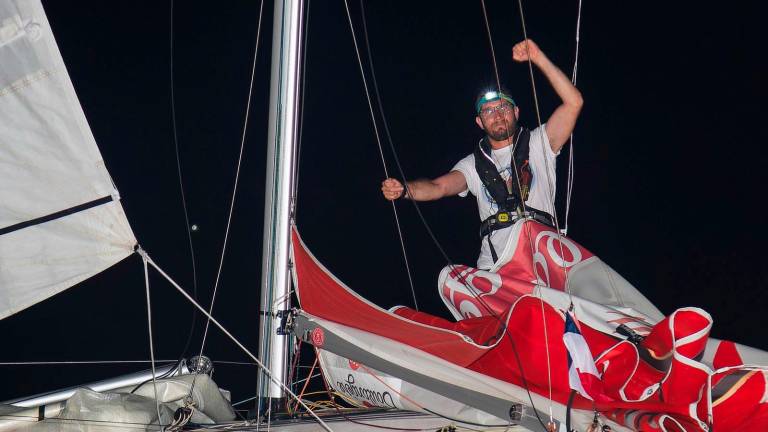 Vela. Luca Rosetti primo alla Mini Transat. La somma dei tempi lo premia. La classifica - VIDEO festa all’arrivo e premiazione