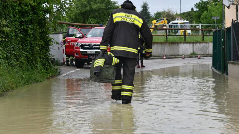 Piena dei fiumi, una parte di Bagnacavallo a rischio evacuazione. Giovedì scuole chiuse Piena dei fiumi, una parte di Bagnacavallo a rischio evacuazione. Giovedì scuole chiuse