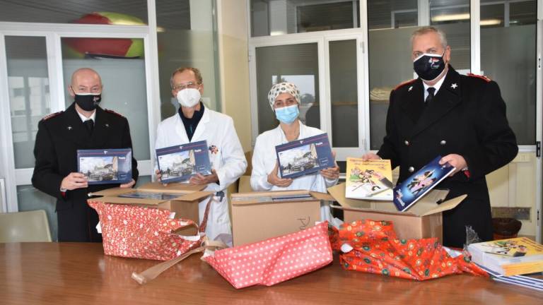 Forlì, Carabinieri portano doni in Pediatria Forlì, Carabinieri portano doni in Pediatria