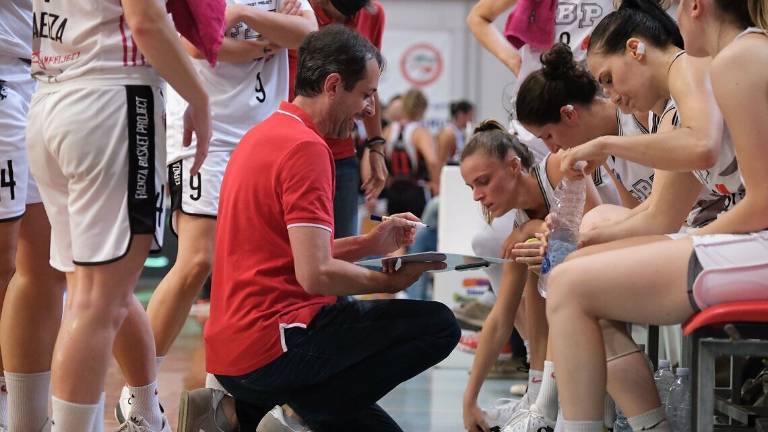 Basket A1 donne, Faenza e il tecnico Sguaizer avanti insieme Basket A1 donne, Faenza e il tecnico Sguaizer avanti insieme