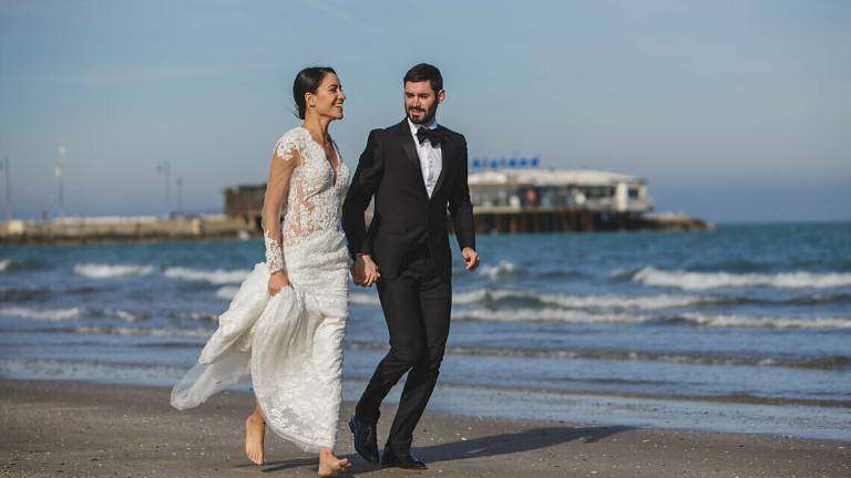 Sposarsi a Rimini è di moda: la spiaggia è la location preferita Sposarsi a Rimini è di moda: la spiaggia è la location preferita