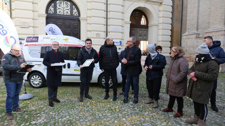 Cesena, donato mezzo per il trasporto dei disabili di Enaip, col contributo di 41 aziende Cesena, donato mezzo per il trasporto dei disabili di Enaip, col contributo di 41 aziende