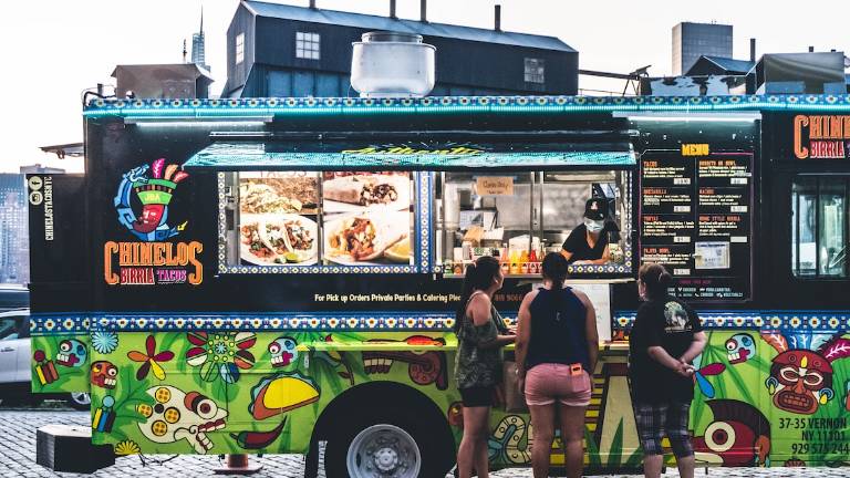 Cesena, multa al food truck privo di licenza cartacea: Ma il Comune la rilascia solo digitale Cesena, multa al food truck privo di licenza cartacea: Ma il Comune la rilascia solo digitale