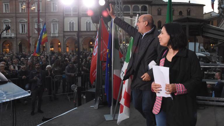 Forlì, oltre duemila in piazza per Zingaretti Forlì, oltre duemila in piazza per Zingaretti