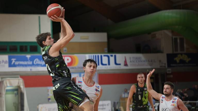 Basket B, per i Blacks debutto vincente a Ozzano (57-78) Basket B, per i Blacks debutto vincente a Ozzano (57-78)