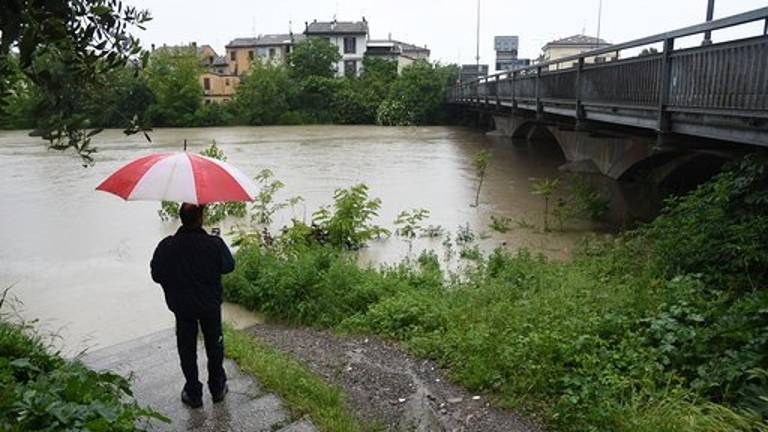 Forlì, maltempo: il Montone rompe gli argini - FOTO Forlì, maltempo: il Montone rompe gli argini - FOTO