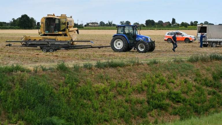 Forlì, si ferisce gravemente al braccio lavorando con la trebbiatrice Forlì, si ferisce gravemente al braccio lavorando con la trebbiatrice