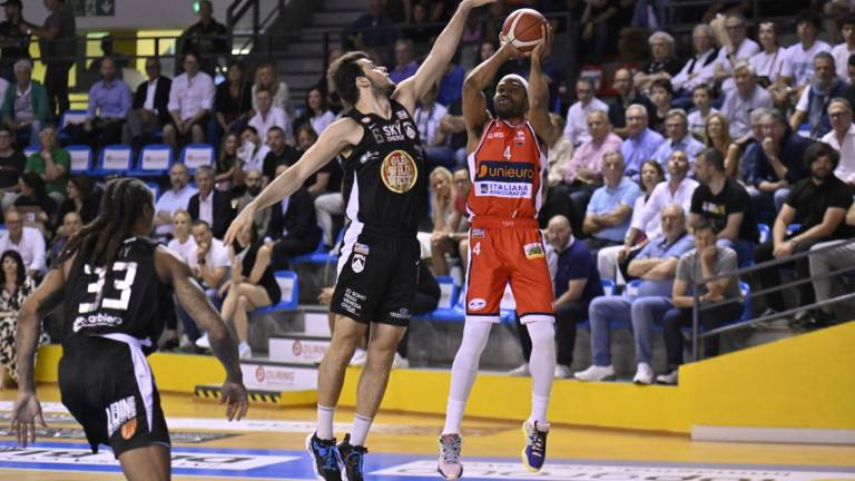 Basket A2 play-off, Martino si gode la stella dell'Unieuro: Tre canestri di Sanford e la partita è finita - Gallery Basket A2 play-off, Martino si gode la stella dell'Unieuro: Tre canestri di Sanford e la partita è finita - Gallery