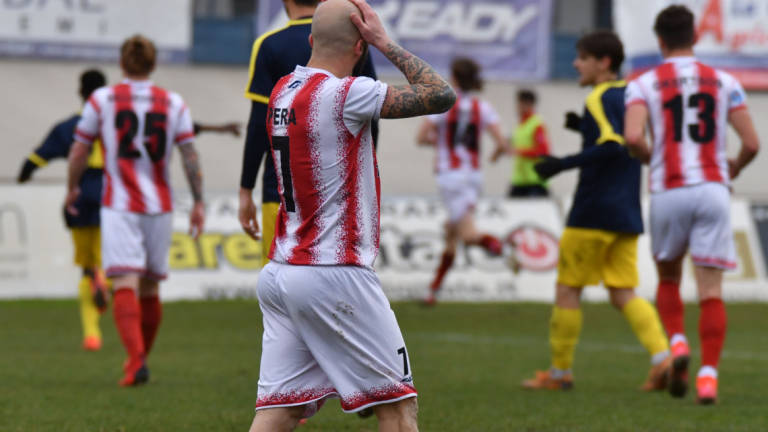 Calcio D, Pera sbaglia un rigore e il Forlì non passa (0-0) Calcio D, Pera sbaglia un rigore e il Forlì non passa (0-0)