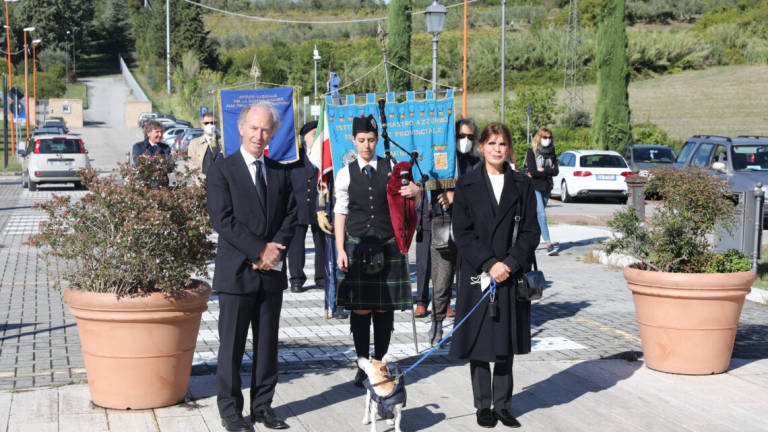 Al cimitero di Cesena cornamusa per il funerale diplomatico Al cimitero di Cesena cornamusa per il funerale diplomatico