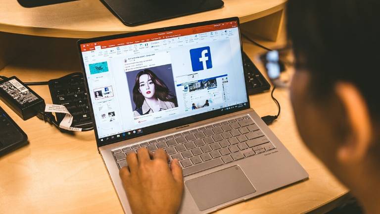 Ravenna, lite sul web: scrittore querela collega ed ex assessore Ravenna, lite sul web: scrittore querela collega ed ex assessore
