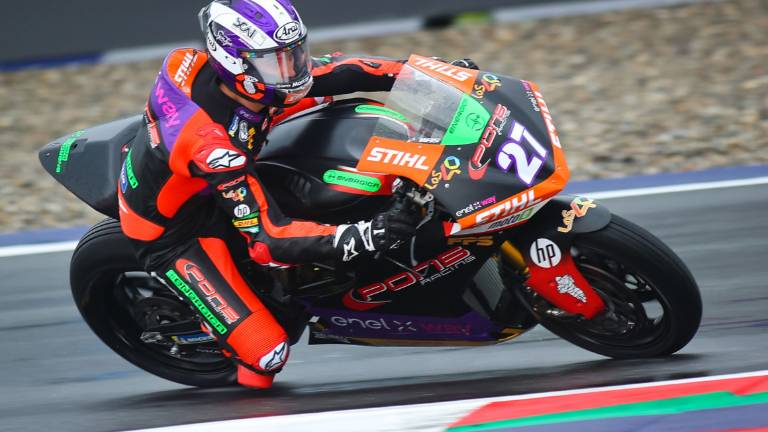 MotoE: Casadei cade e butta via la vittoria, Granado ringrazia MotoE: Casadei cade e butta via la vittoria, Granado ringrazia