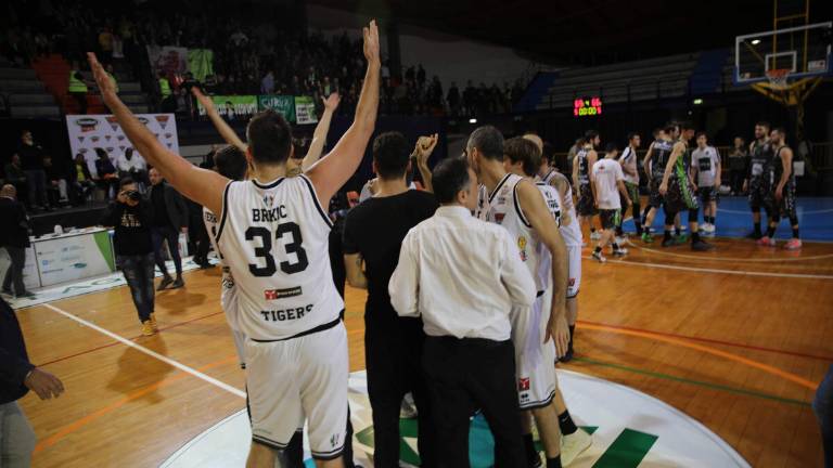 Basket B play-off, magia di Brkic sulla sirena: Cesena vince a Orzinuovi Basket B play-off, magia di Brkic sulla sirena: Cesena vince a Orzinuovi