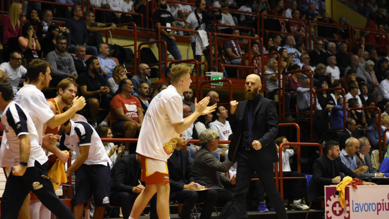 Basket A2, l'OraSì festeggia grazie a Thomas Basket A2, l'OraSì festeggia grazie a Thomas
