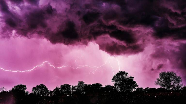 Meteo Romagna, vento forte e temporali: allerta arancione e gialla per giovedì 18 aprile