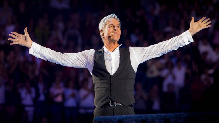 Intervista a Claudio Baglioni: «L'umanità ha smarrito la sua qualità migliore: l'essere umana» Intervista a Claudio Baglioni: «L'umanità ha smarrito la sua qualità migliore: l'essere umana»