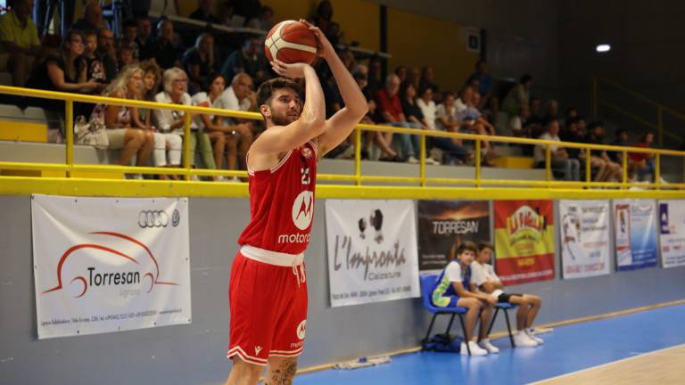 Basket A2, l'Unieuro cede a Trieste al Memorial Bortoluzzi Basket A2, l'Unieuro cede a Trieste al Memorial Bortoluzzi
