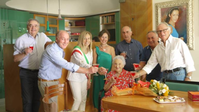 Coriano, nonna Augusta ha compiuto 100 anni a Ferragosto Coriano, nonna Augusta ha compiuto 100 anni a Ferragosto