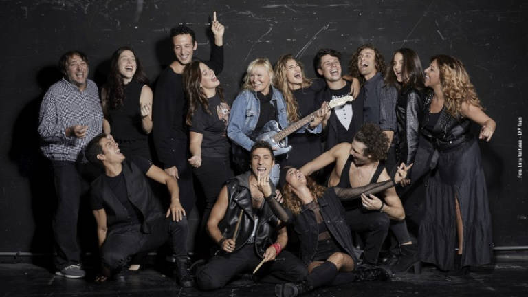 Balliamo sul mondo, i successi di Ligabue in un musical Balliamo sul mondo, i successi di Ligabue in un musical