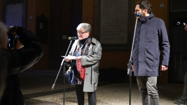 Cesena, la madre di Cristina Golinucci alla fiaccolata: Una mamma non si rassegna mai VIDEO Cesena, la madre di Cristina Golinucci alla fiaccolata: Una mamma non si rassegna mai VIDEO