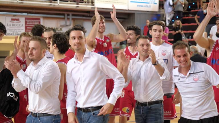 Basket B, l'Andrea Costa è partita alla grande e la società viene incontro ai tifosi sui prezzi Basket B, l'Andrea Costa è partita alla grande e la società viene incontro ai tifosi sui prezzi