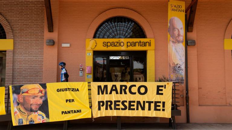 In tanti sui luoghi di Pantani nel ventennale della morte del Pirata di Cesenatico In tanti sui luoghi di Pantani nel ventennale della morte del Pirata di Cesenatico