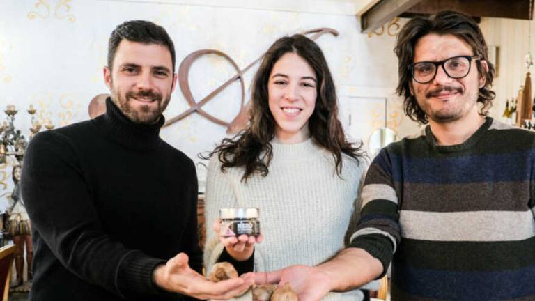 Quel fermento che trasforma l’aglio da bianco a nero. La storia della startup Nerofermento Quel fermento che trasforma l’aglio da bianco a nero. La storia della startup Nerofermento