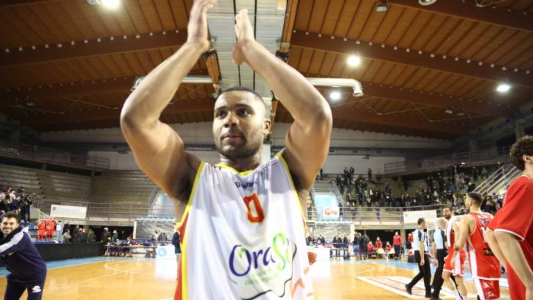 Basket Coppa A2, pazzesca OraSì: senza mezza squadra batte Pistoia. Tilghman ne fa 42 Basket Coppa A2, pazzesca OraSì: senza mezza squadra batte Pistoia. Tilghman ne fa 42