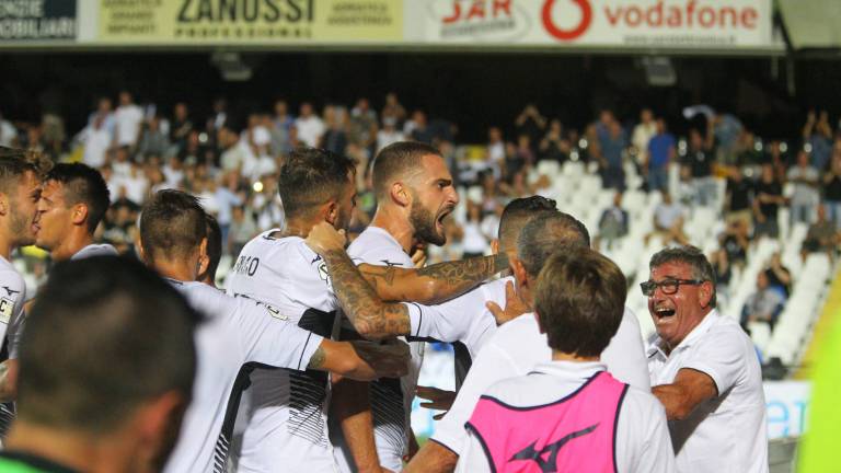 Calcio serie C, il Cesena si sblocca e passa a Verona (0-2) Calcio serie C, il Cesena si sblocca e passa a Verona (0-2)
