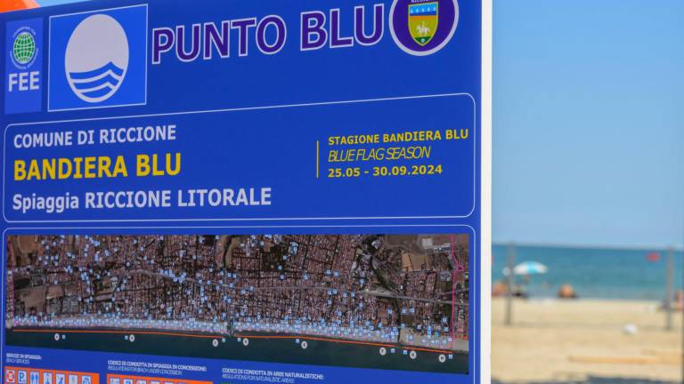 Riccione. Sventola la bandiera blu Riccione. Sventola la bandiera blu