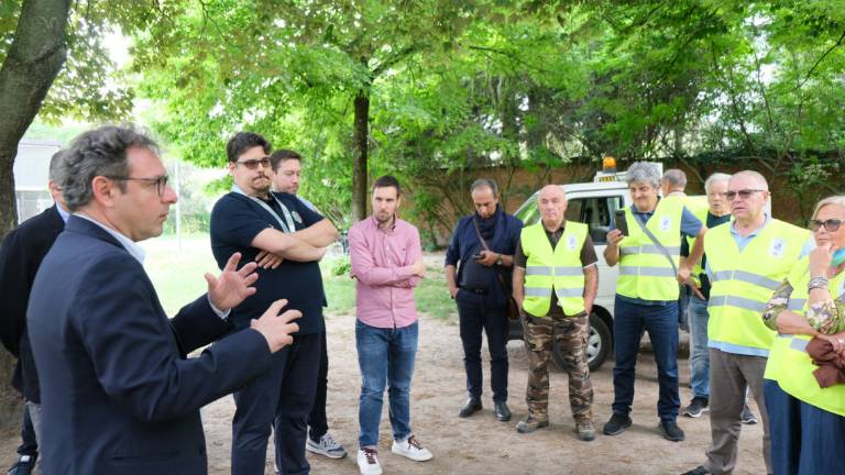 Round Table dona attrezzi per il verde al Comune / GALLERY Round Table dona attrezzi per il verde al Comune / GALLERY