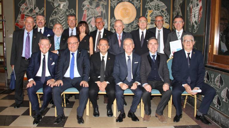 Il Lions Club Forlì Host dona una cucina alla mensa dei poveri Il Lions Club Forlì Host dona una cucina alla mensa dei poveri