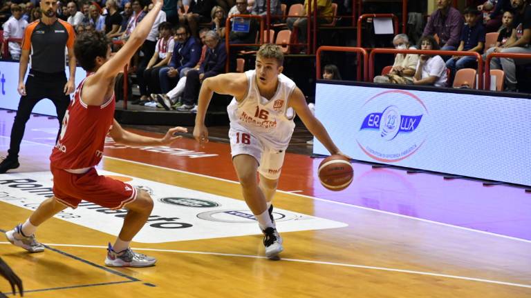 Basket, incredibile Elia Morandotti: a 18 anni segna 57 punti il giorno dopo la scomparsa della madre Basket, incredibile Elia Morandotti: a 18 anni segna 57 punti il giorno dopo la scomparsa della madre