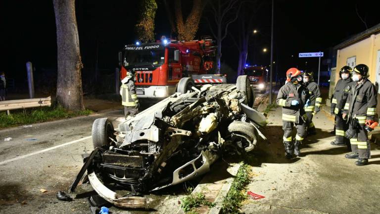 Forlì, schianto in auto: gravi due giovani / FOTOGALLERY Forlì, schianto in auto: gravi due giovani / FOTOGALLERY