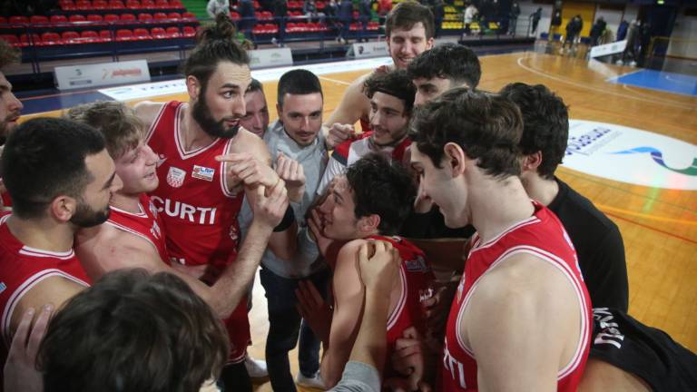 Basket B, l'Andrea Costa festeggia, che delusione i Tigers - Gallery Basket B, l'Andrea Costa festeggia, che delusione i Tigers - Gallery