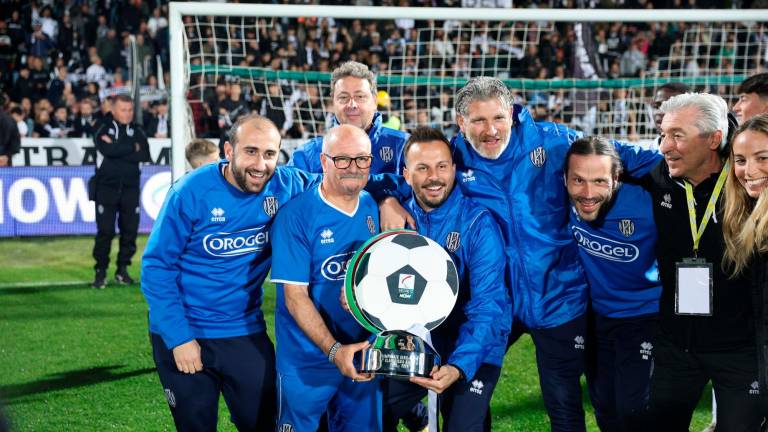 Cesena, cori da stadio in sala stampa del presidente Aiello per Toscano: “La città meritava tutto questo” VIDEO