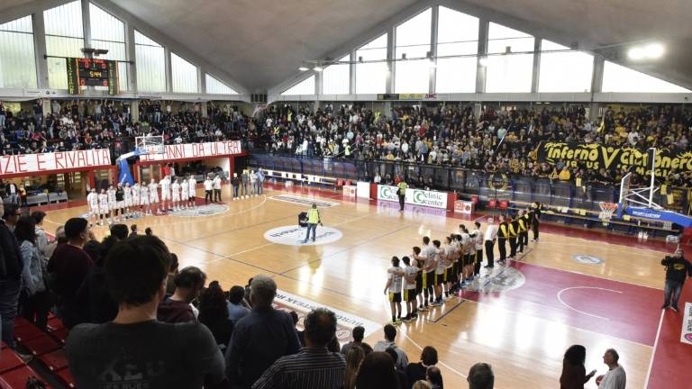 Basket B, Andrea Costa abbonamenti e prezzi: lunedì via alla vendita Basket B, Andrea Costa abbonamenti e prezzi: lunedì via alla vendita