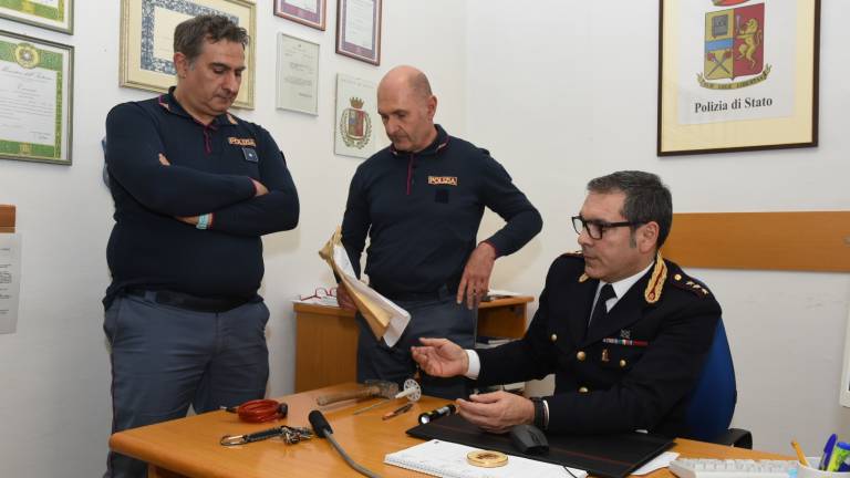 Picchiato per sigarette e spiccioli, gli aggressori arrestati a Forlì Picchiato per sigarette e spiccioli, gli aggressori arrestati a Forlì