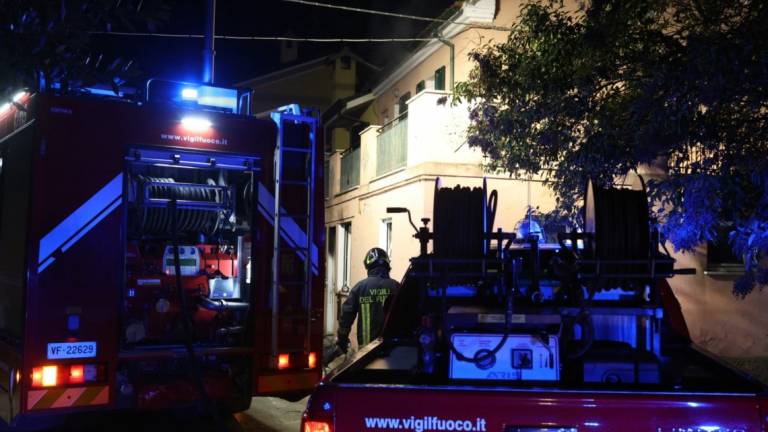 Gatteo: donna di 93 anni salvata dall'incendio della sua casa Gatteo: donna di 93 anni salvata dall'incendio della sua casa