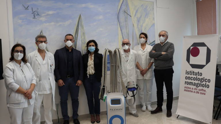 Rimini, Ior dona casco salva-capelli grazie alla campagna di crowdfunding Rimini, Ior dona casco salva-capelli grazie alla campagna di crowdfunding