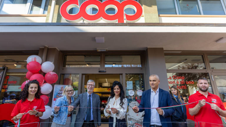 Rimini. Inaugurato il nuovo supermercato Coop, darà lavoro a 12 dipendenti Rimini. Inaugurato il nuovo supermercato Coop, darà lavoro a 12 dipendenti