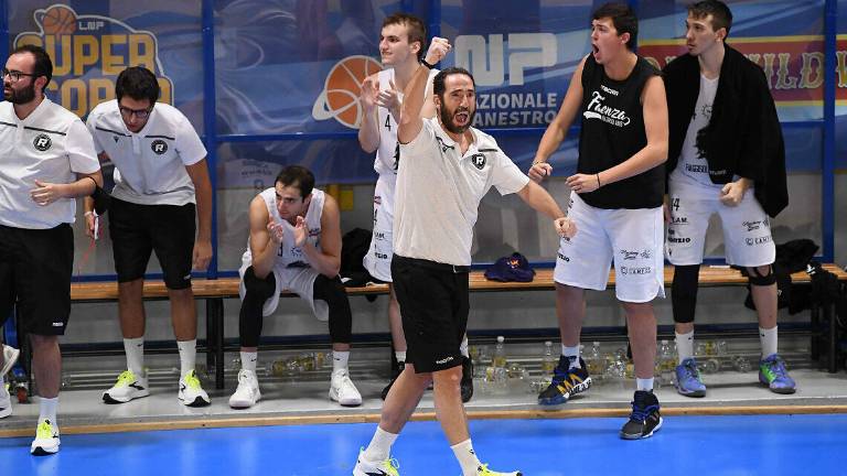 Basket B Supercoppa, Faenza batte Vigevano e vola in finale (72-69) Basket B Supercoppa, Faenza batte Vigevano e vola in finale (72-69)