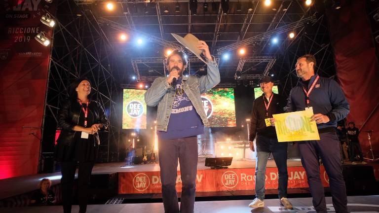 Con Paradiso a Riccione torna l'estate. Tosi: Sei uno di noi Con Paradiso a Riccione torna l'estate. Tosi: Sei uno di noi