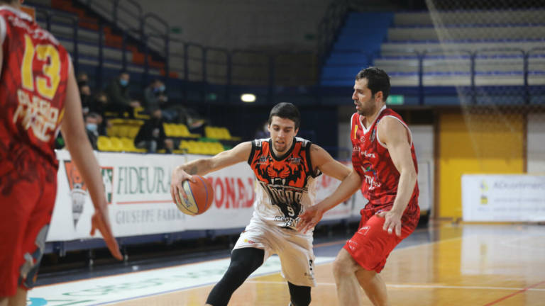 Basket B, Tigers per due mesi senza Terenzi Basket B, Tigers per due mesi senza Terenzi