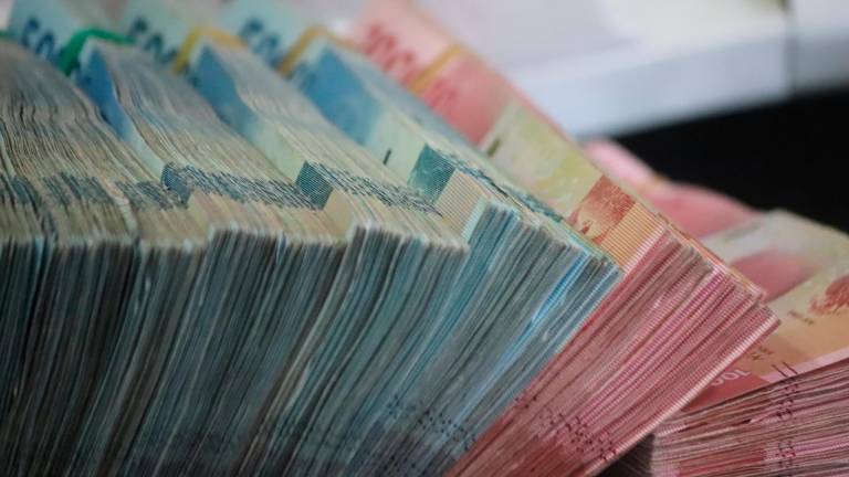 Lavoro, in arrivo la tredicesima per 35 milioni di italiani: un affare da 53,9 miliardi Lavoro, in arrivo la tredicesima per 35 milioni di italiani: un affare da 53,9 miliardi